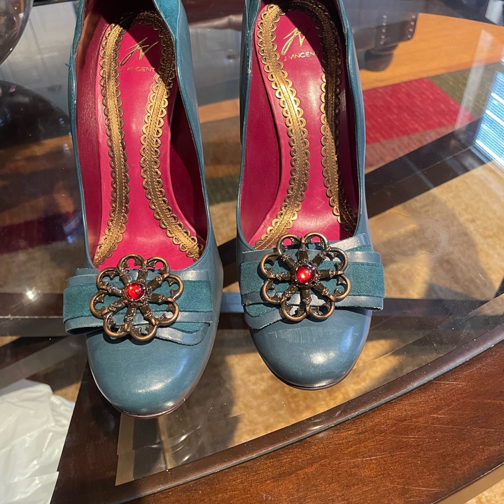New without Box J Vincent Pumps in Turquoise/Teal Blue